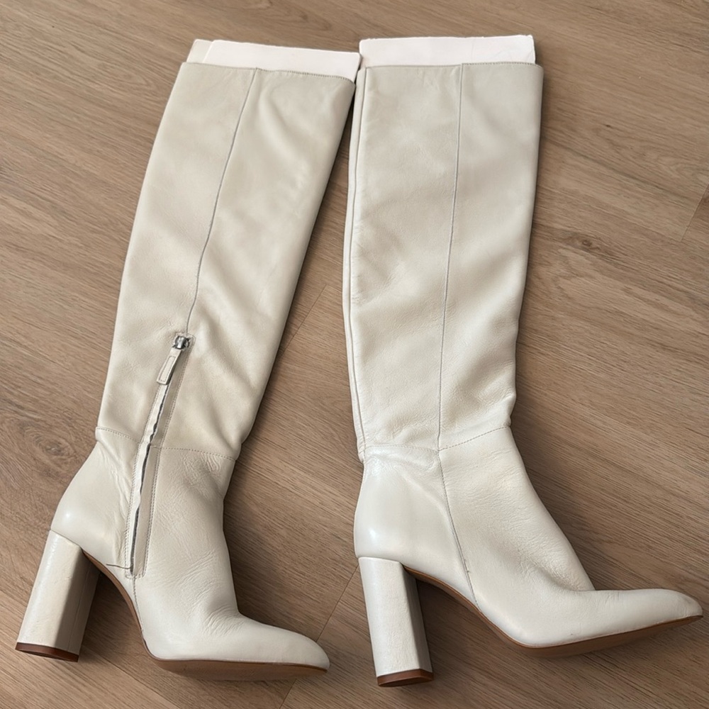 ZARA KNEE HIGH WHITE BOOT NEVER WORN